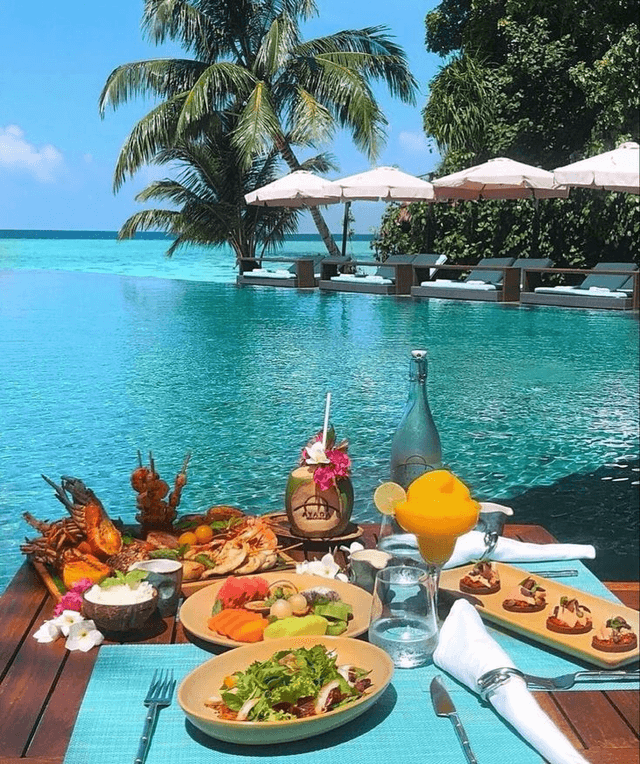 Poolside dining